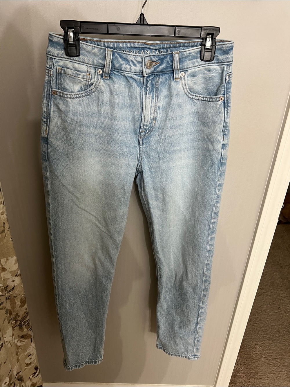 American Eagle Outfitters Light Wash Mom Jeans - Size 4 X-Short